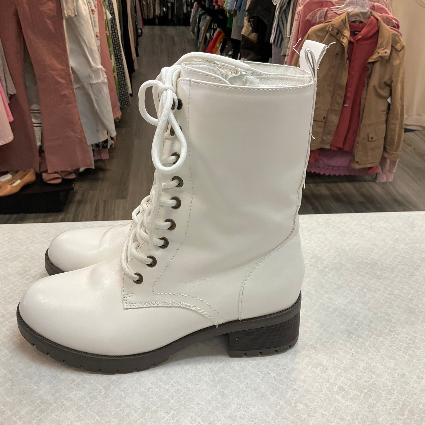 White Boots Combat Clothes Mentor, Size 7.5