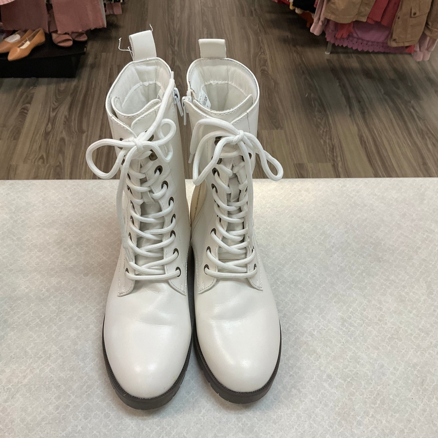 White Boots Combat Clothes Mentor, Size 7.5