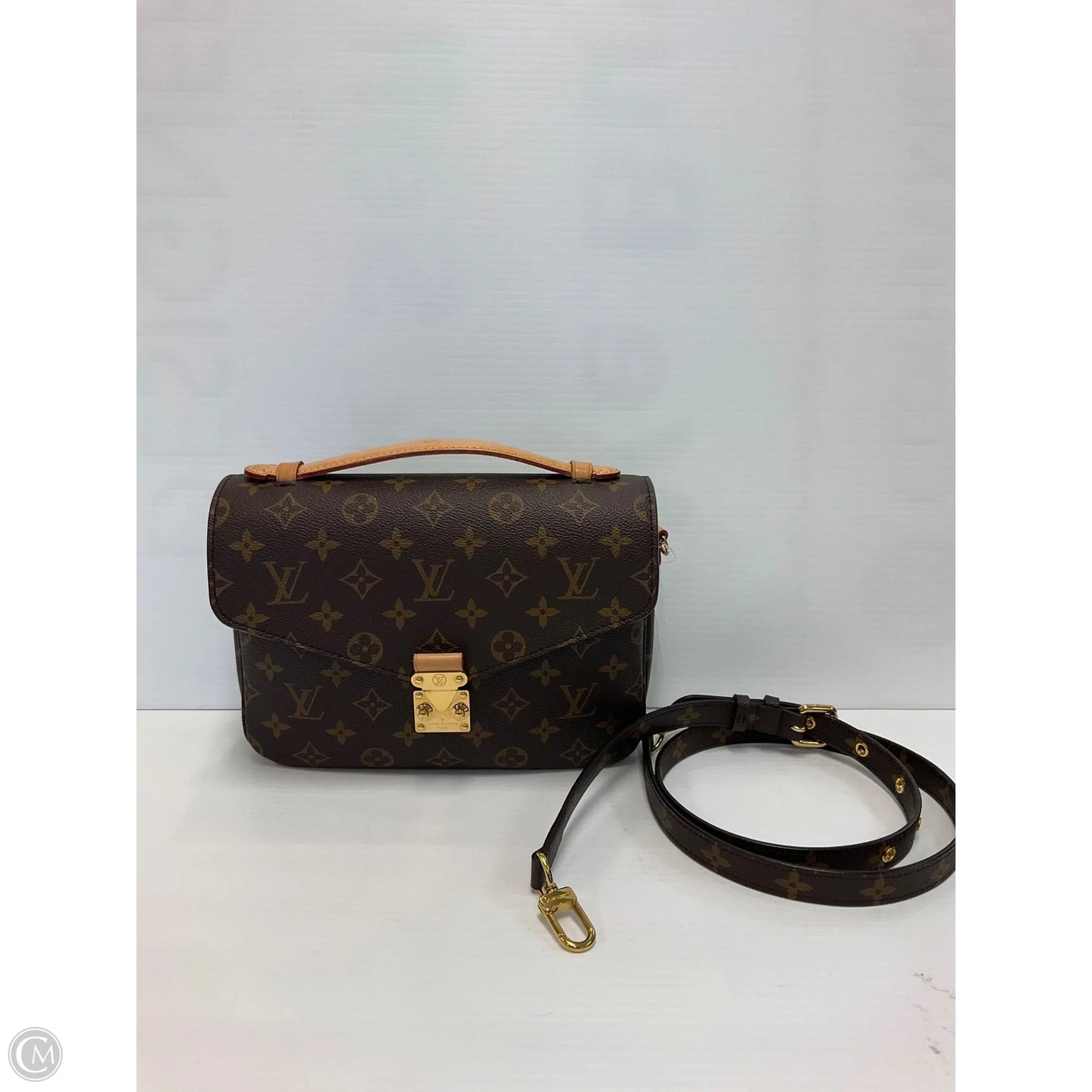 Crossbody Luxury Designer By Louis Vuitton, Size: Small