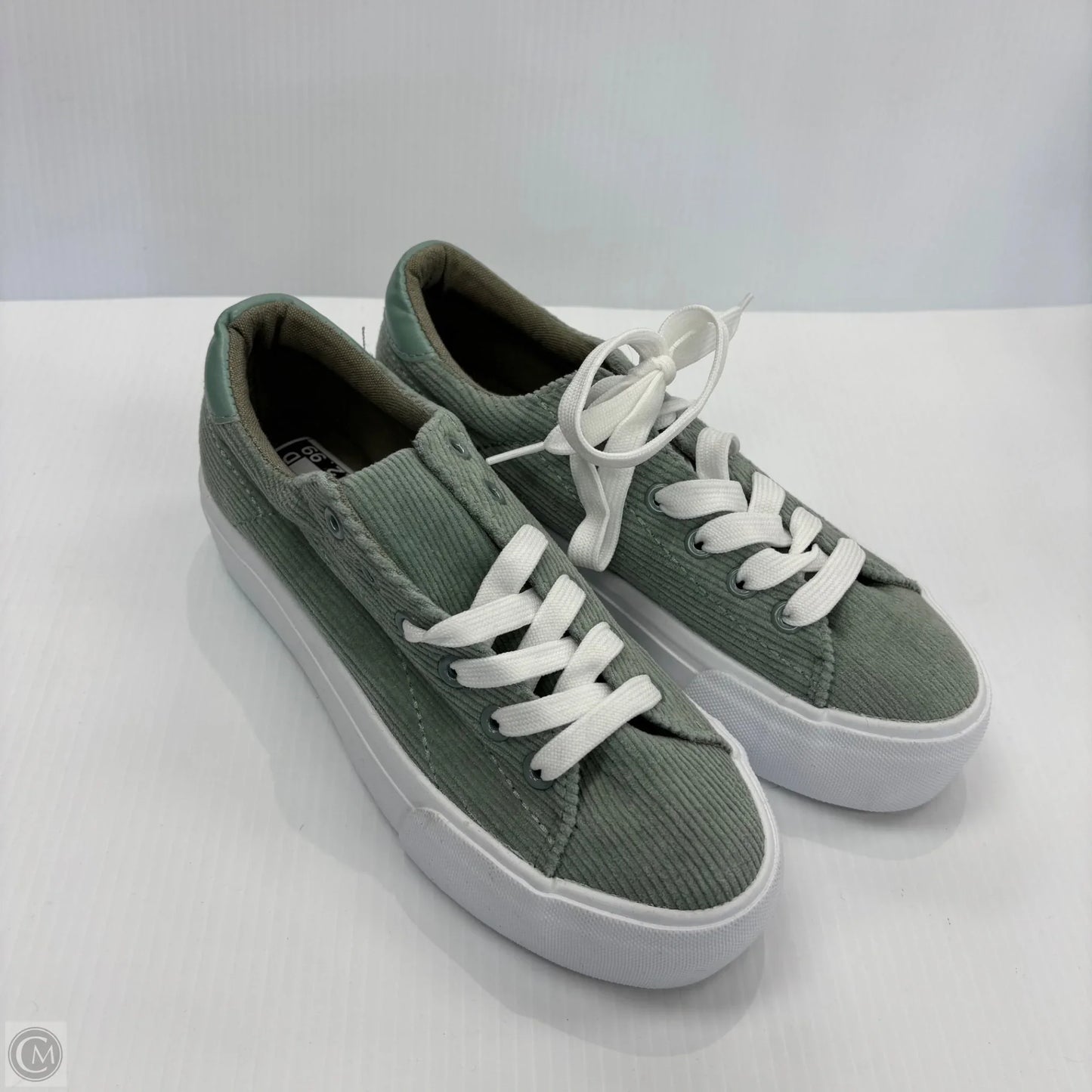 Shoes Sneakers By Cmf In Green, Size: 5