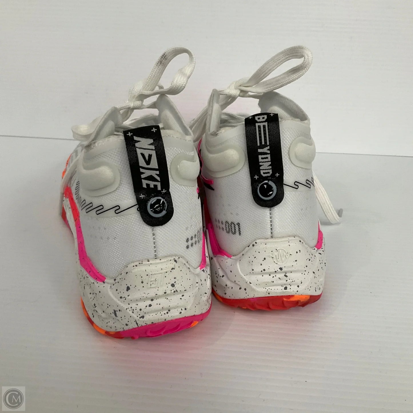 Shoes Sneakers By Nike In White, Size: 8