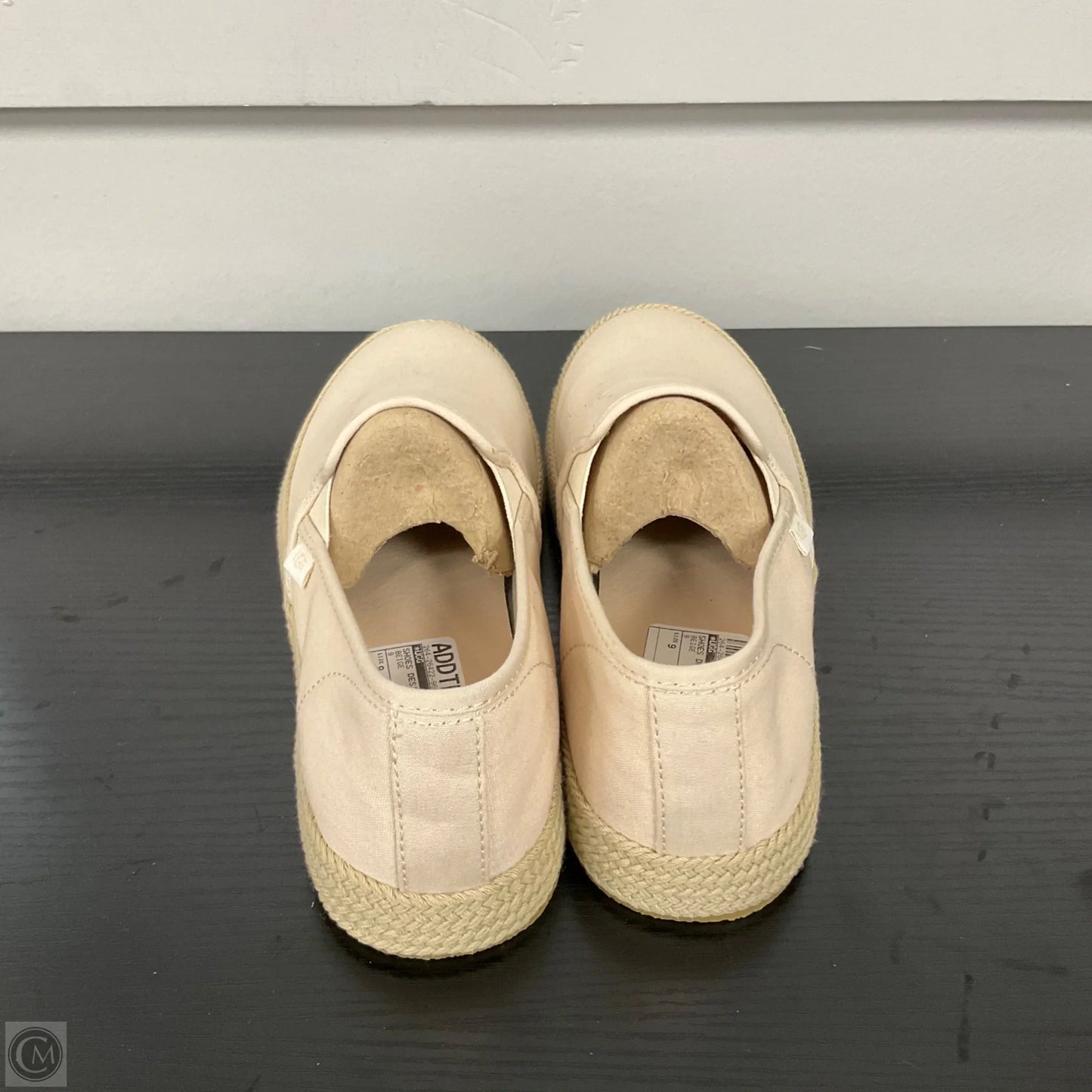 Shoes Designer By Ugg In Beige, Size: 9
