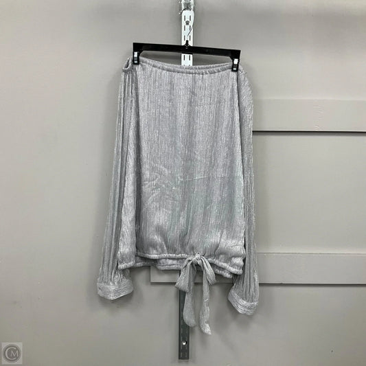 Top Long Sleeve By Cece In Silver, Size: Xl