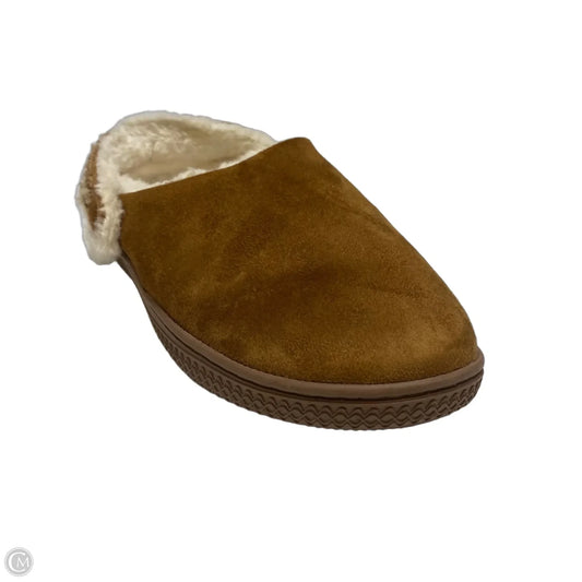 Shoes Flats By Muk Luks In Tan, Size: 5