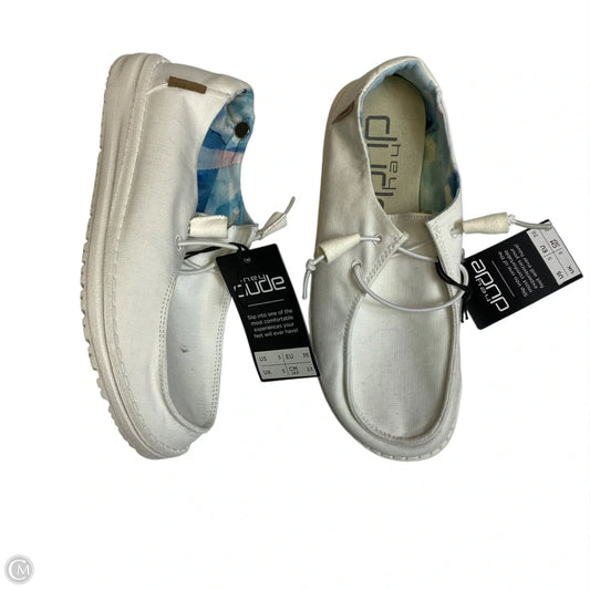 Shoes Flats By Hey Dude In White, Size: 5