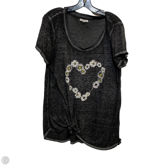 Top Short Sleeve By Maurices In Grey, Size: Xxl