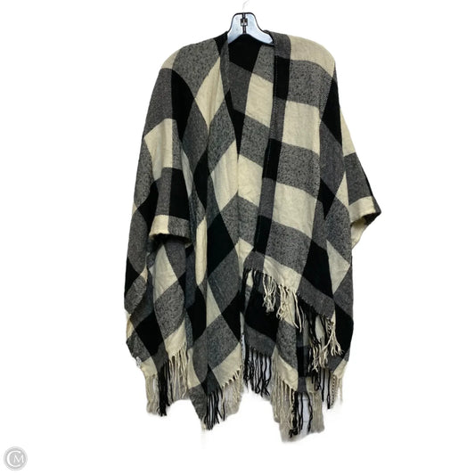 Shawl By Clothes Mentor In Black & White, Size: Osfm
