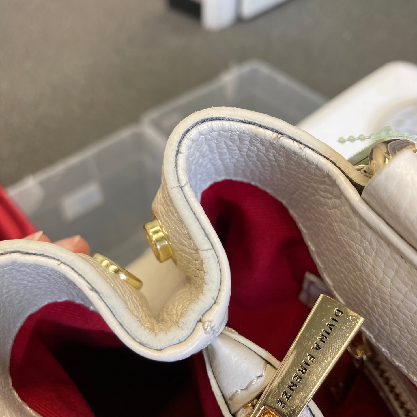 Crossbody Leather By Divina Firenze In Cream, Size:Medium