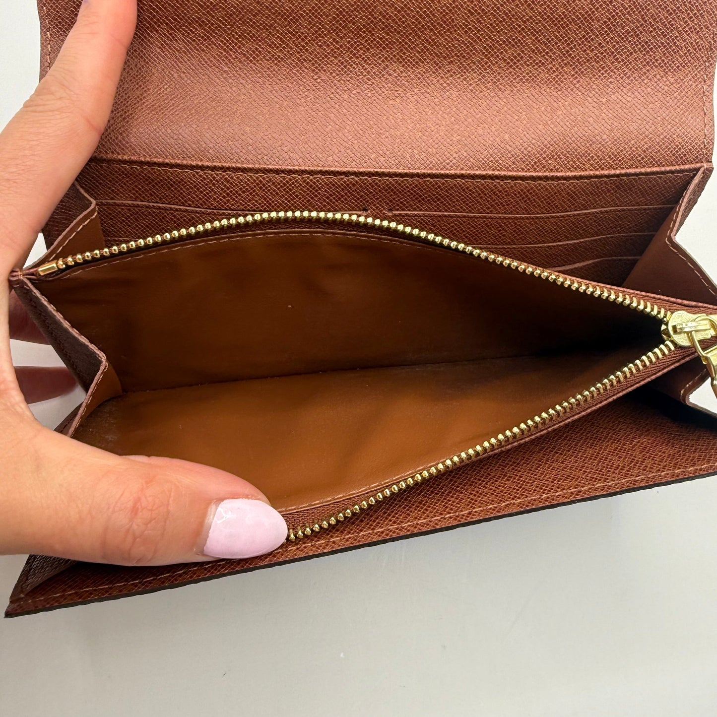 Wallet Luxury Designer By Louis Vuitton, Size: Medium