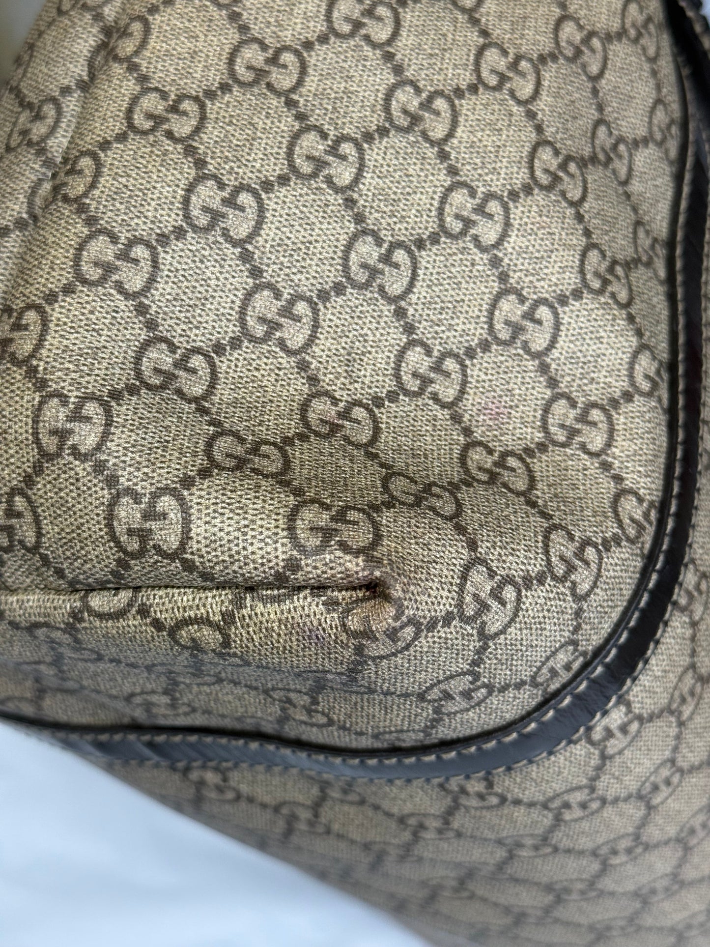 Tote Luxury Designer By Gucci, Size: Medium
