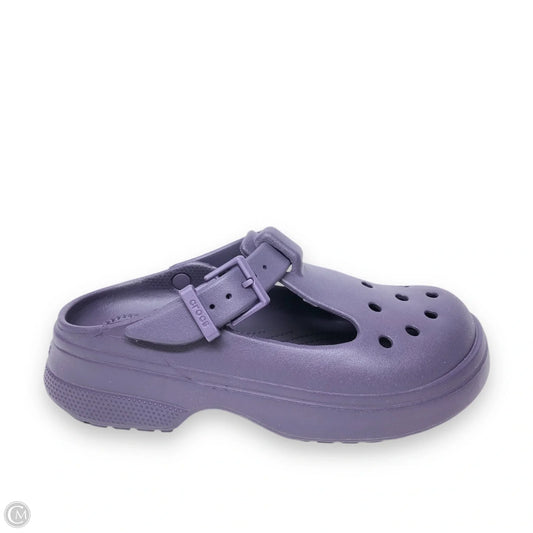 Shoes Flats By Crocs In Purple, Size: 6