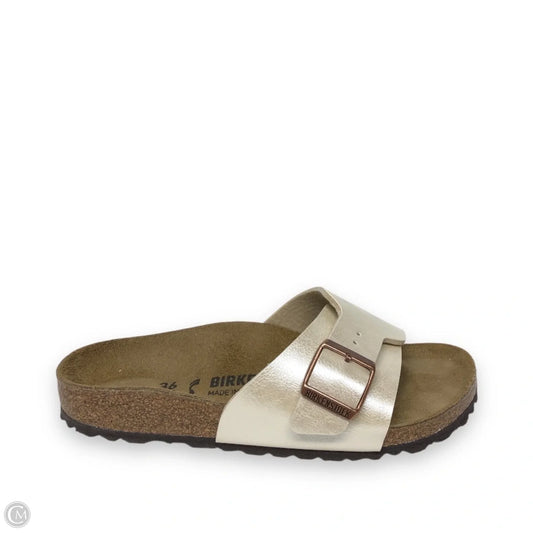 Sandals Flats By Birkenstock In Beige, Size: 5