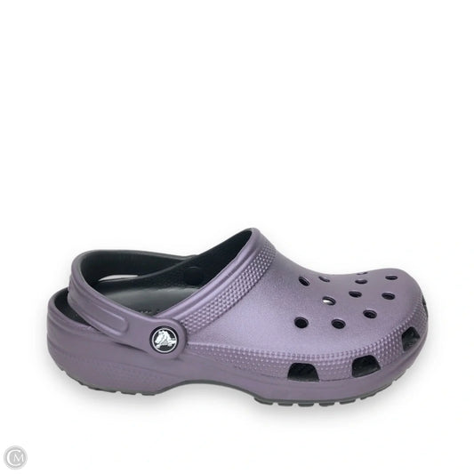 Shoes Flats By Crocs In Purple, Size: 7
