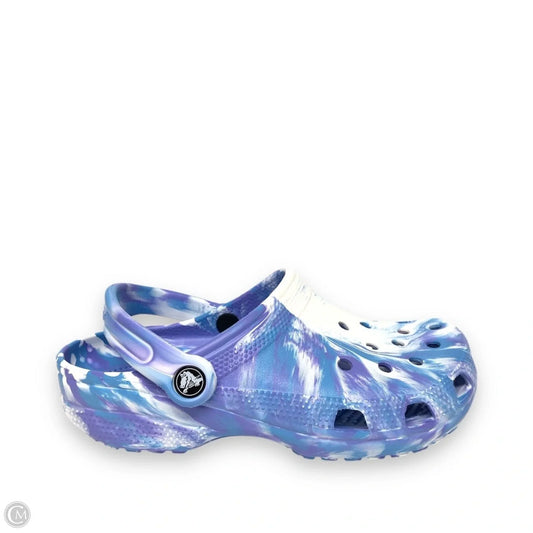 Shoes Flats By Crocs In Tie Dye Print, Size: 7