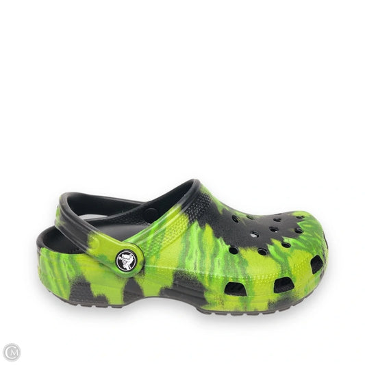 Shoes Flats By Crocs In Black & Green, Size: 7