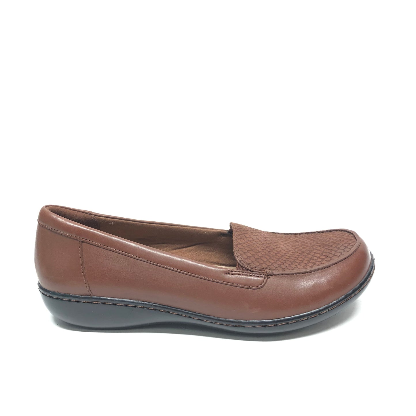 Shoes Flats By Clarks In Brown, Size: 10