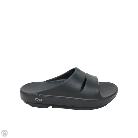 Sandals Flats By Oofos In Black, Size: 9