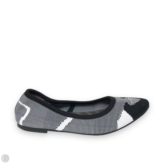 Shoes Flats By Skechers In Black & White, Size: 7