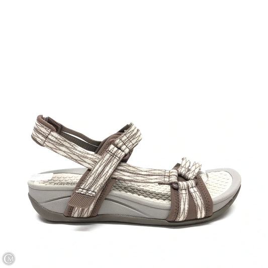 Sandals Flats By Bare Traps In Brown, Size: 7