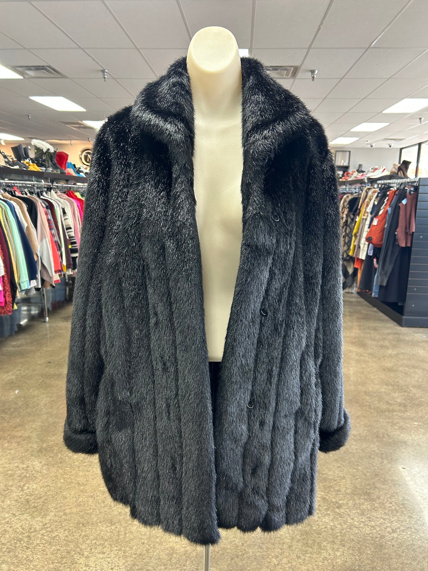 Coat Faux Fur & Sherpa By Clothes Mentor In Black, Size:M