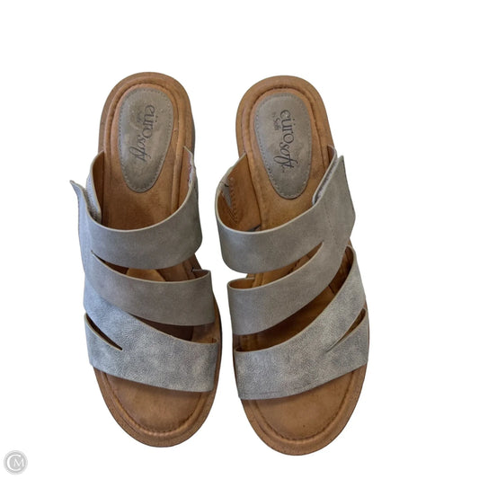 Sandals Flats By Sofft In Silver, Size: 9.5