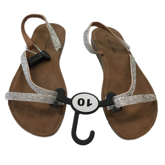 Sandals Flats By Clothes Mentor In Brown & White, Size: 10