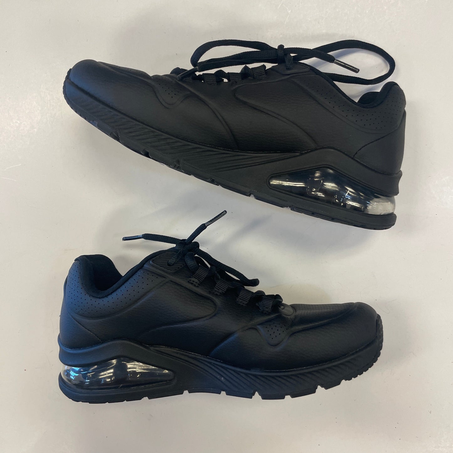 Shoes Sneakers By Skechers In Black, Size: 7