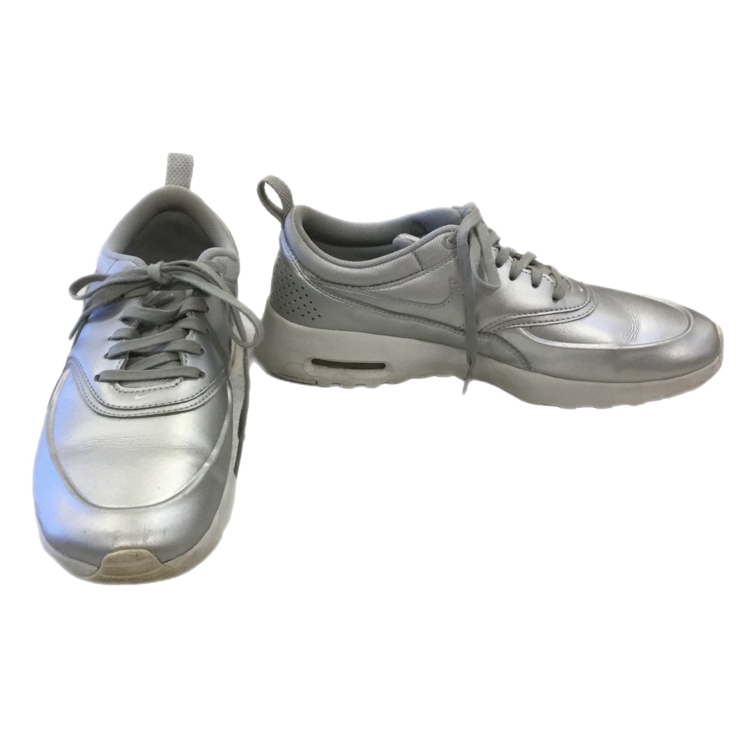 Shoes Sneakers By Nike In Silver, Size: 9