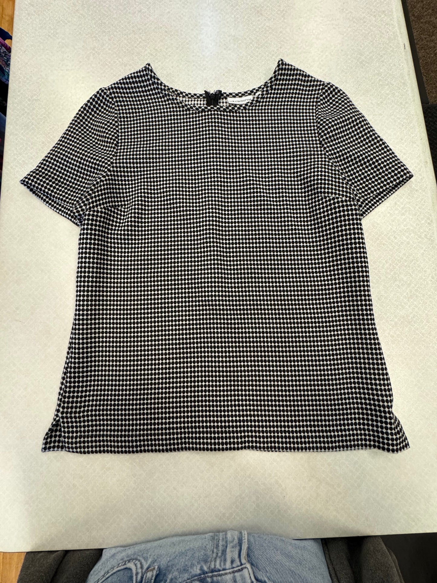 Top Short Sleeve By Liz Claiborne In Polkadot Pattern, Size: M