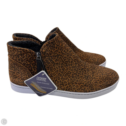 Shoes Sneakers By Clarks In Animal Print, Size: 8.5
