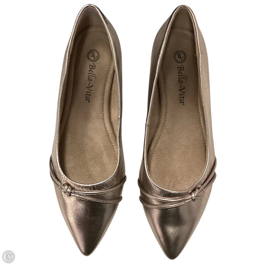 Shoes Flats By Clothes Mentor In Gold, Size: 8.5