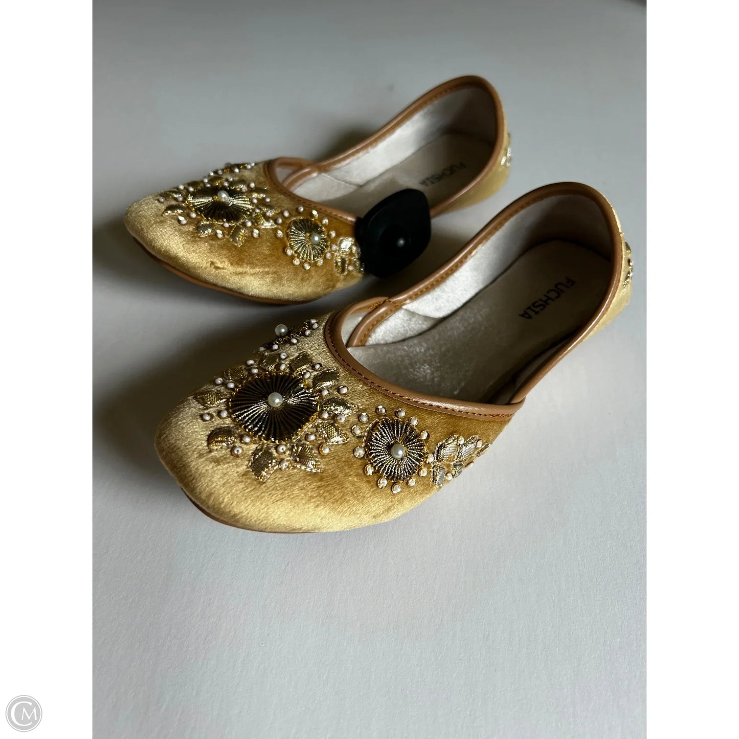 Shoes Flats By Clothes Mentor In Gold, Size: 9
