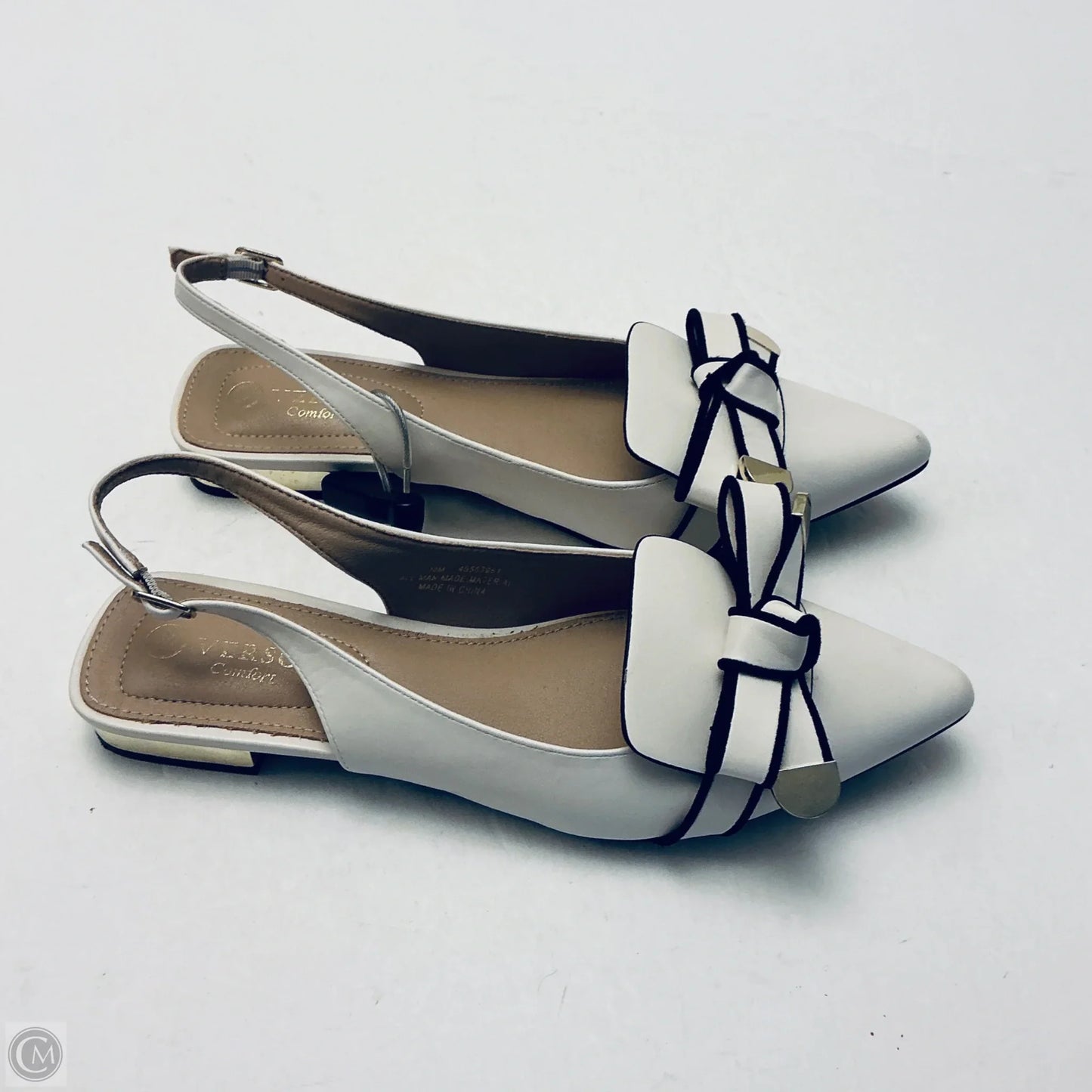 Shoes Flats By Versona In White, Size: 10
