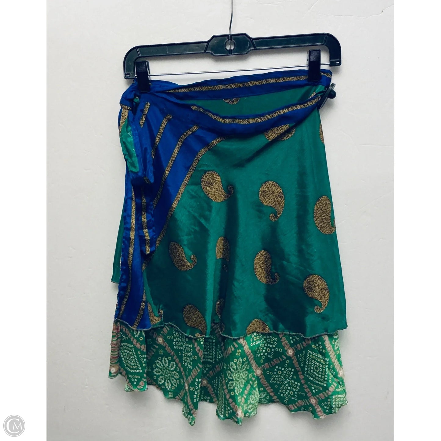 Skirt Mini & Short By Earthbound In Green, Size: S