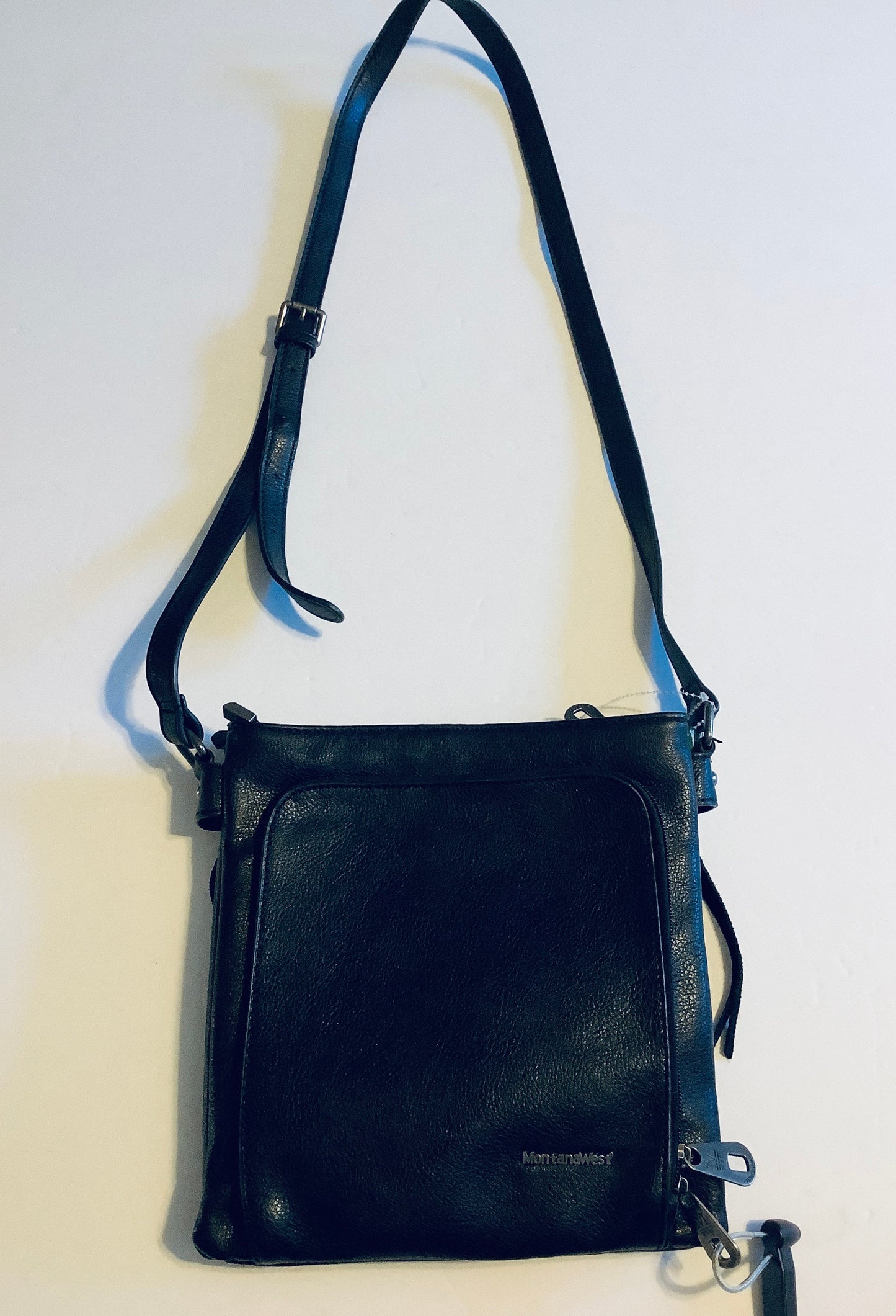 Handbag By Clothes Mentor, Size: Medium