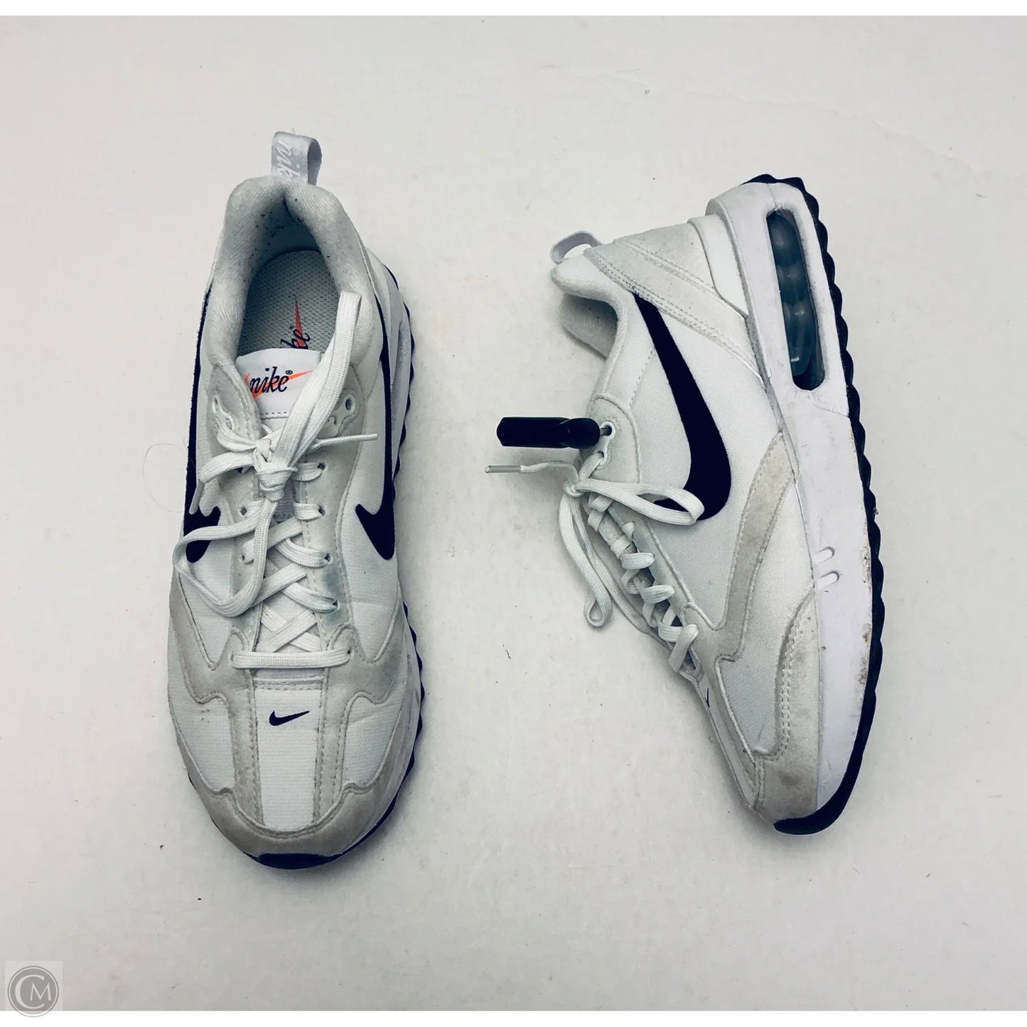 Shoes Sneakers By Nike In White, Size: 8.5