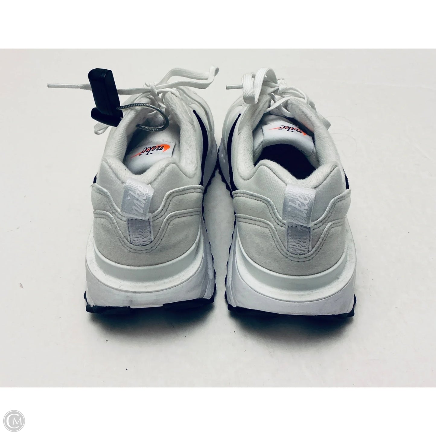 Shoes Sneakers By Nike In White, Size: 8.5