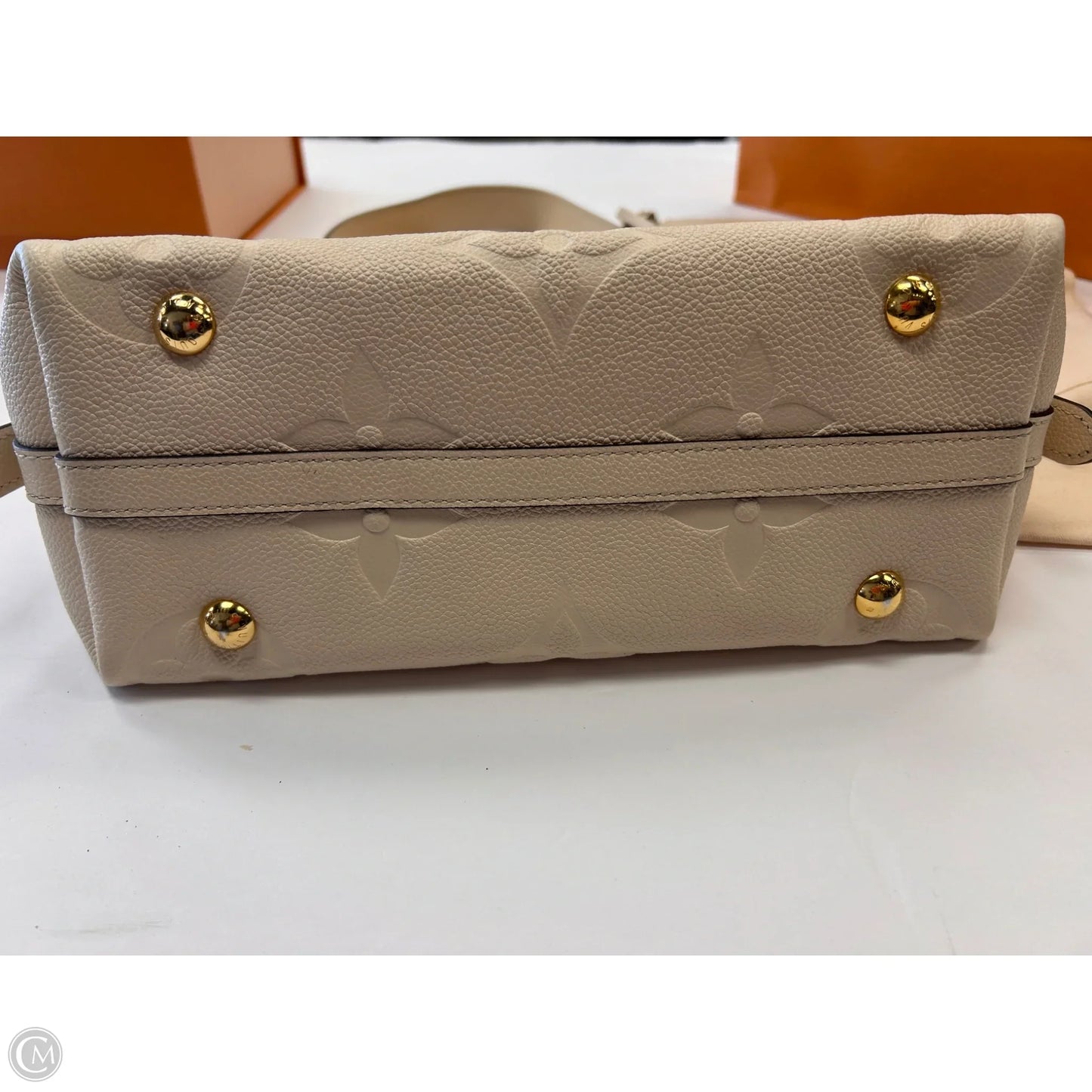 Handbag Luxury Designer By Louis Vuitton, Size: Medium