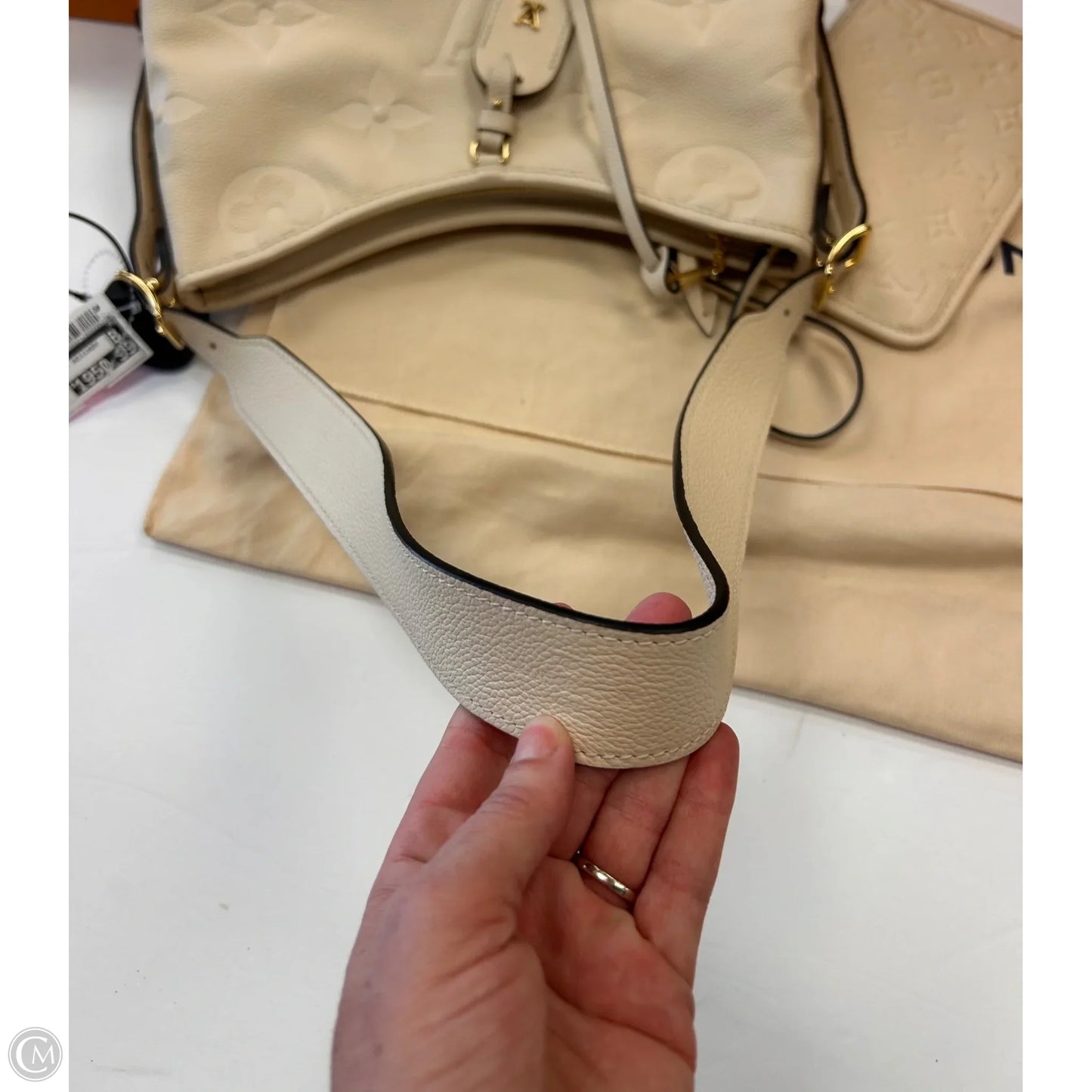 Handbag Luxury Designer By Louis Vuitton, Size: Medium