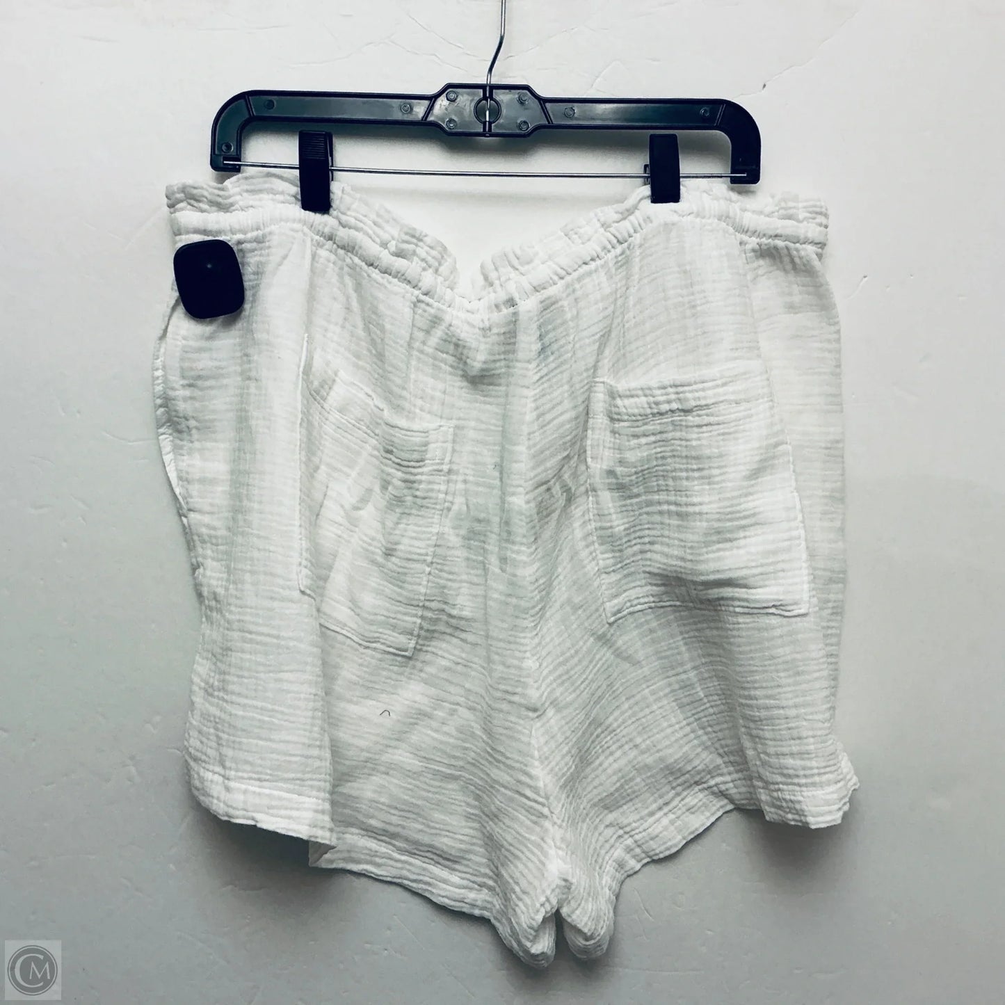 Shorts By Universal Thread In White, Size: 18