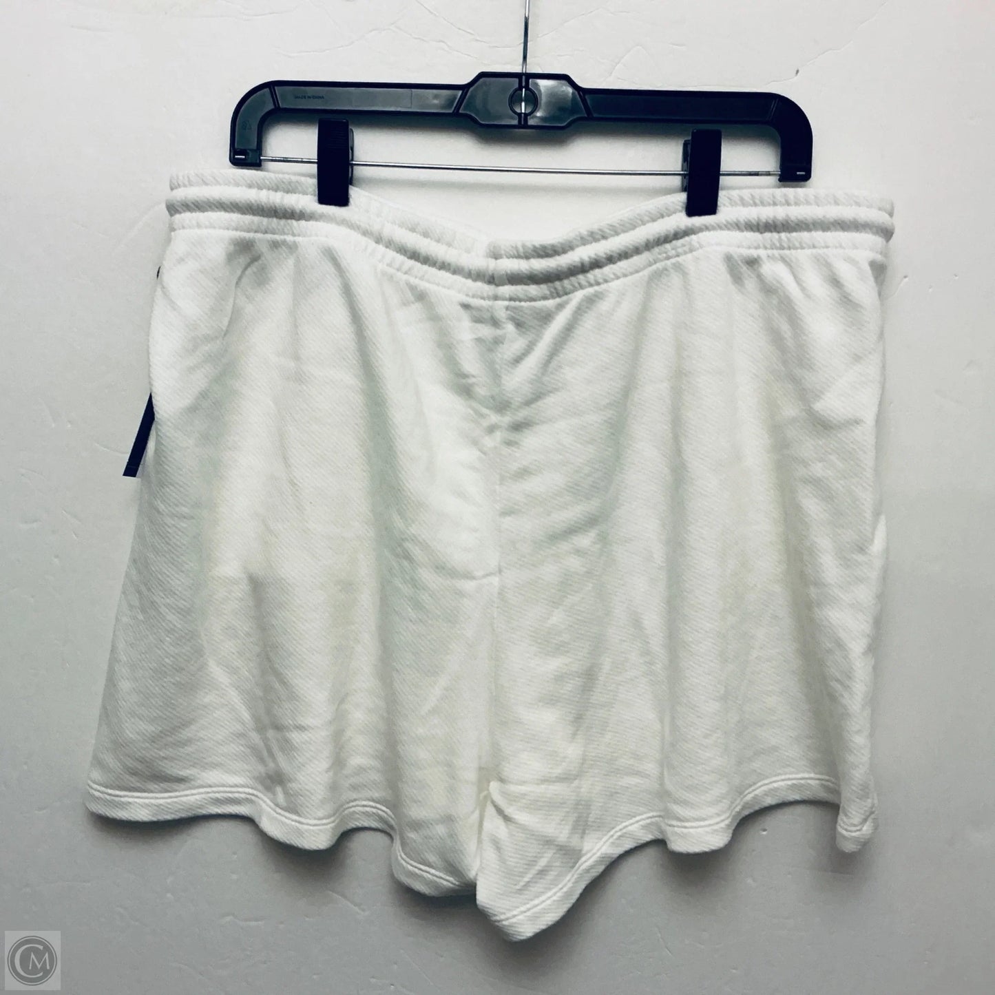 Shorts By Universal Thread In White, Size: 16