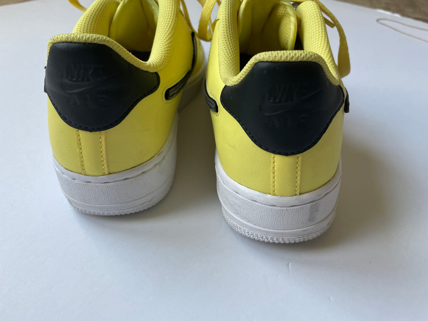 Yellow Shoes Sneakers Nike, Size 8