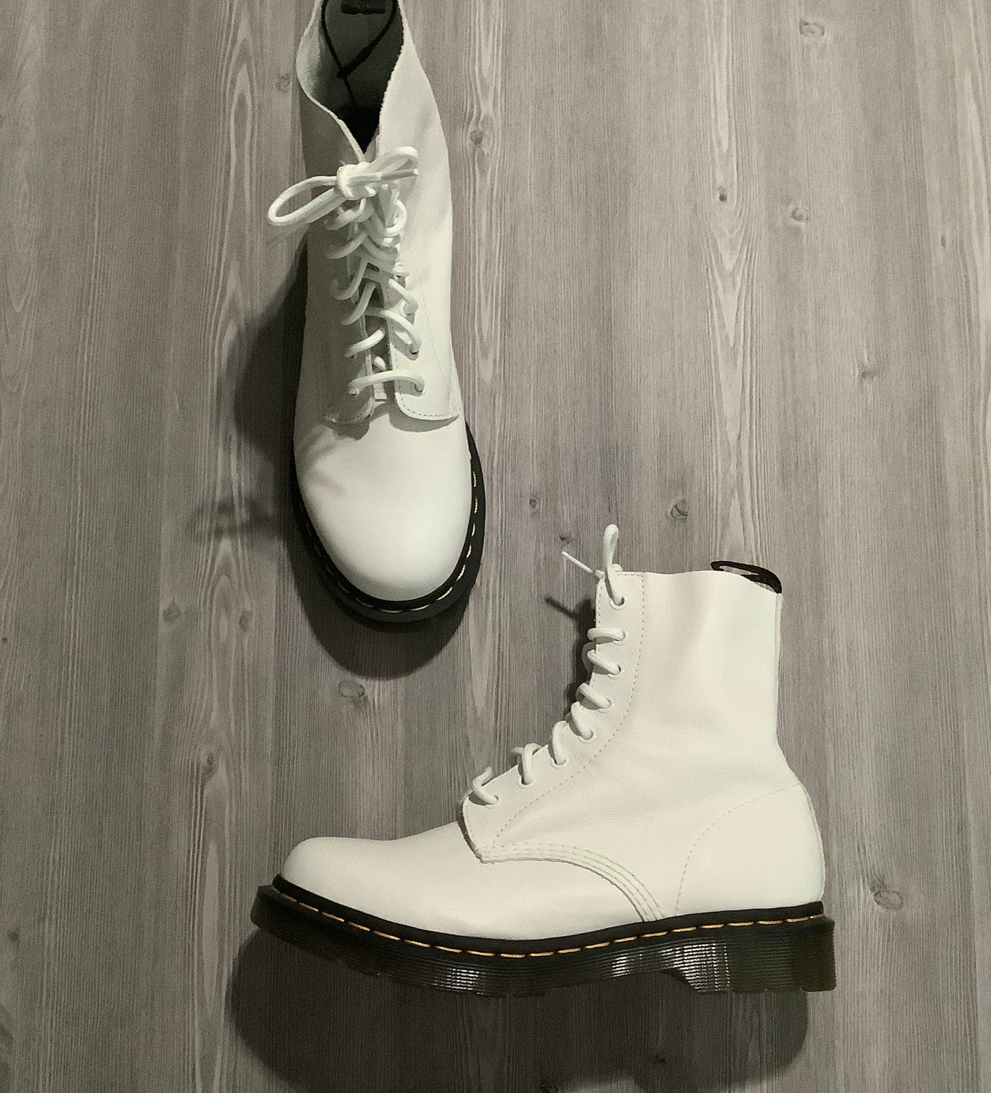 White Boots Ankle Flats Dr Martens, Size 9