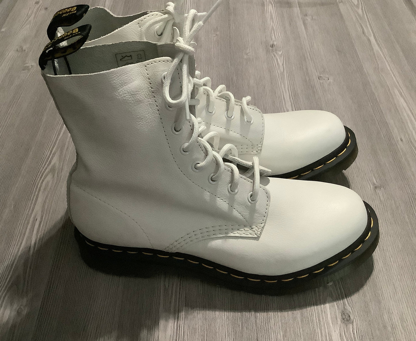 White Boots Ankle Flats Dr Martens, Size 9