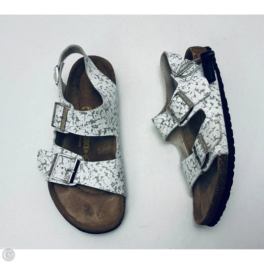 Sandals Flats By Birkenstock In White, Size: 9