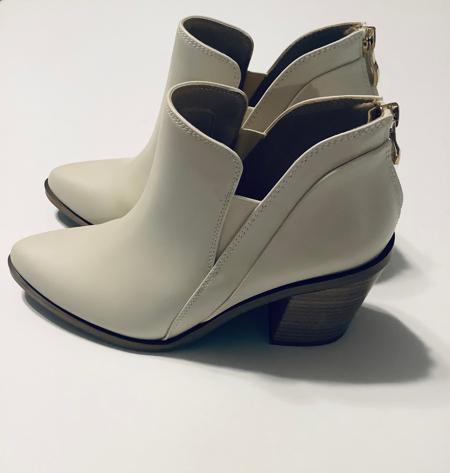 Boots Ankle Heels By Versona In Cream, Size: 7.5