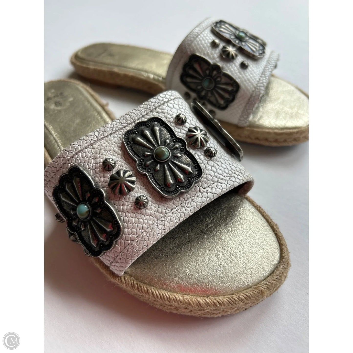 Sandals Flats By Cmc In Gold, Size: 6