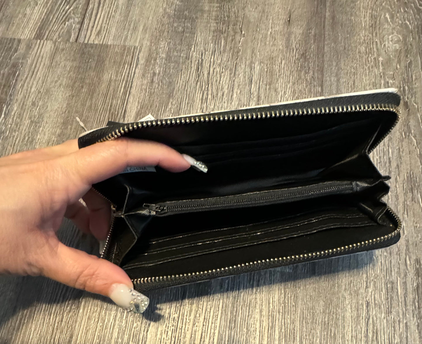 Wallet By Clothes Mentor  Size: Large