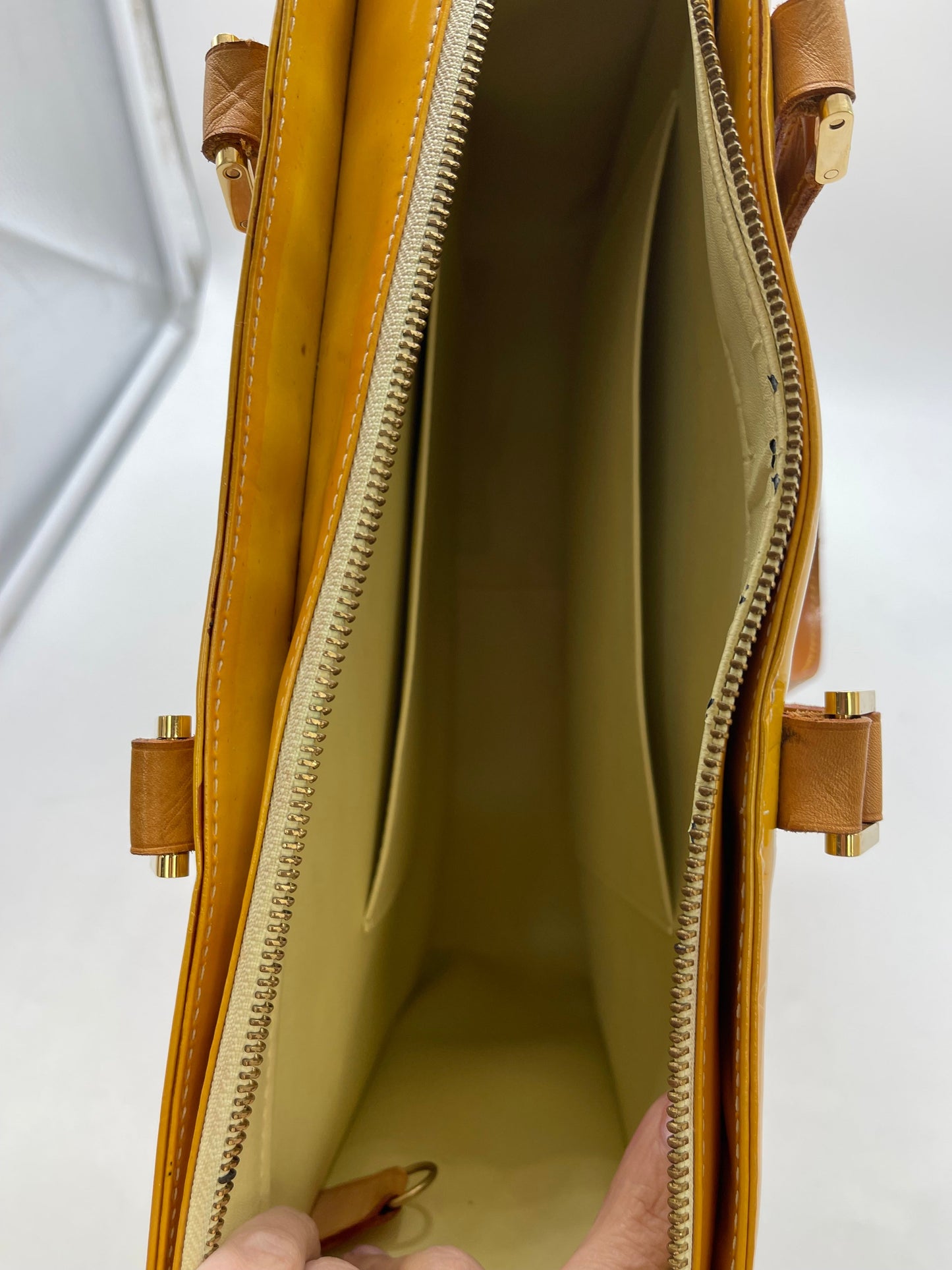 Handbag Luxury Designer By Louis Vuitton, Size: Large