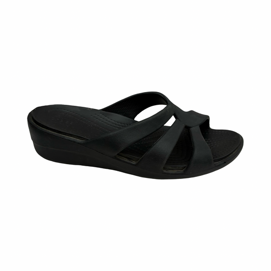 Sandals Flats By Crocs In Black, Size:7